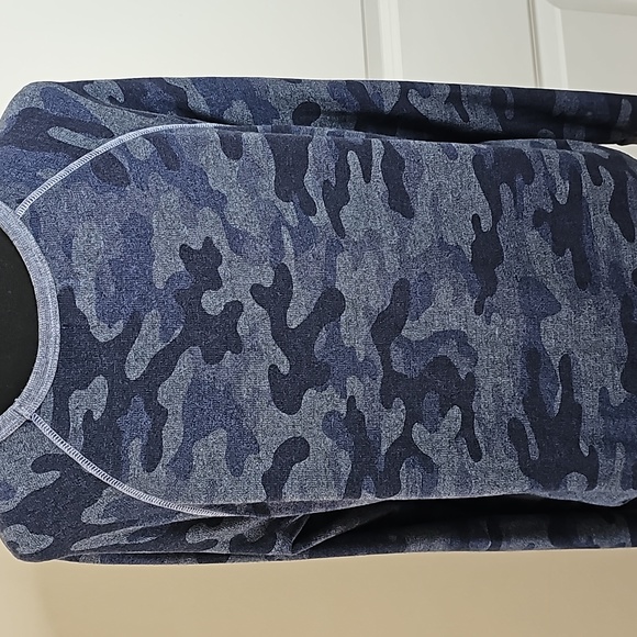 Blue camo oversized sweatshirt -fits 6-8 - Picture 2 of 5